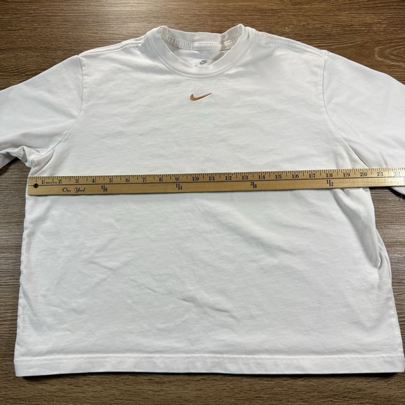 Nike Women's M Cropped White T-Shirt The Nike Tee Swoosh Logo Cotton Minimalist - Picture 5 of 8